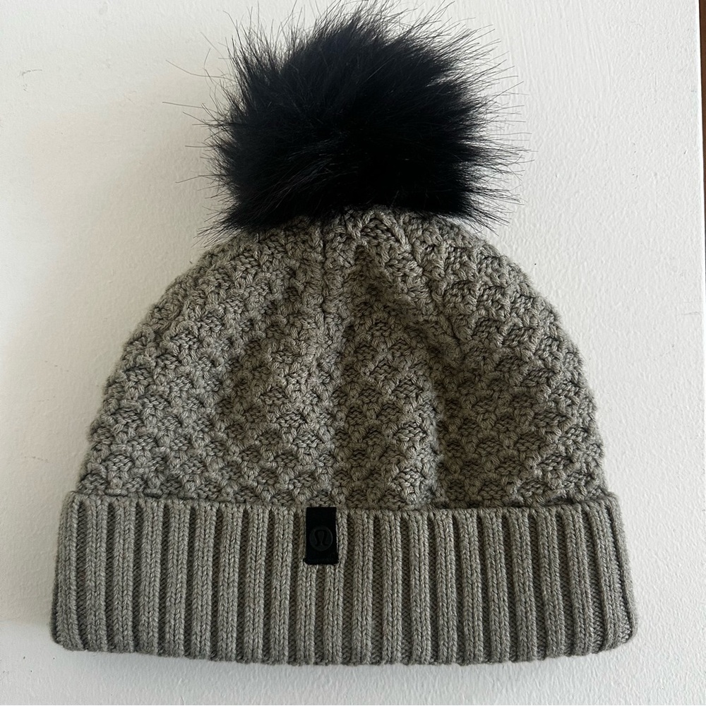 New Lululemon “Pom to Play” winter knit beanie hat wool blend HILD gray